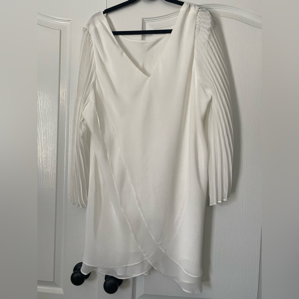 Hot in Hollywood Elegant White V-neck Pleated Blouse Women’s Size 3X